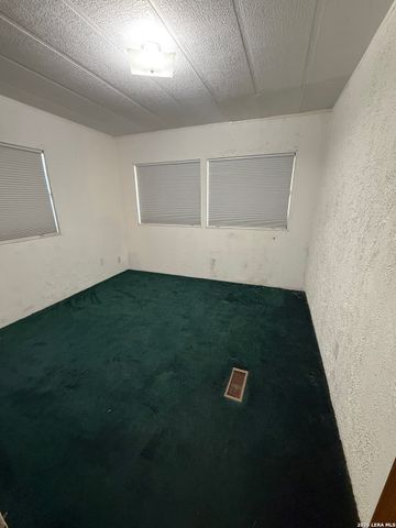 149 Oak Hill, La Vernia, TX 78121