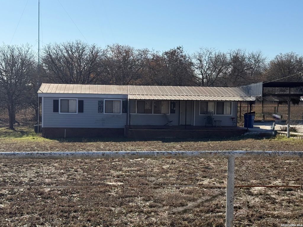 149 Oak Hill, La Vernia, TX 78121