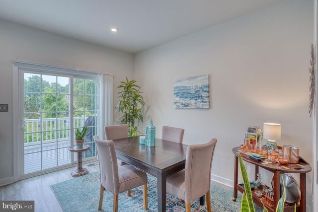 2049 RIVERS DR, Newark, DE 19702