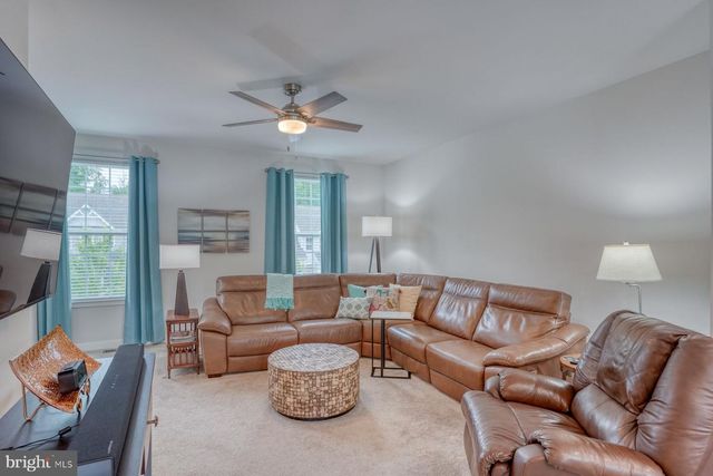 2049 RIVERS DR, Newark, DE 19702