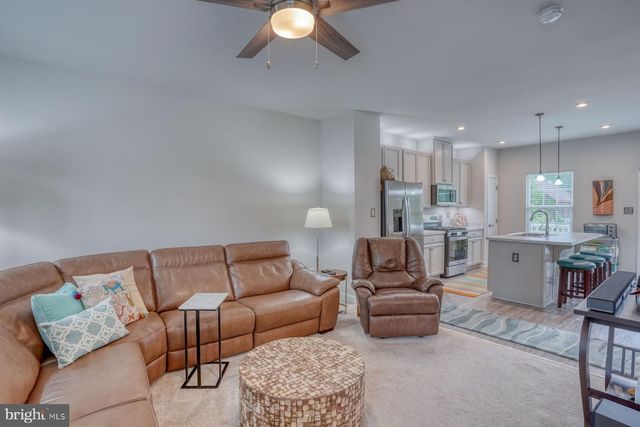 2049 RIVERS DR, Newark, DE 19702