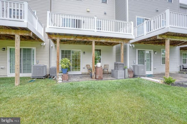 2049 RIVERS DR, Newark, DE 19702