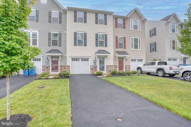 2049 RIVERS DR, Newark, DE 19702