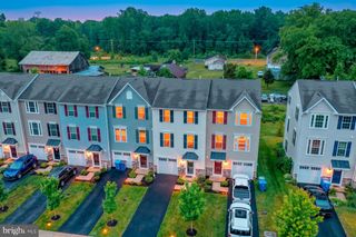 2049 RIVERS DR, Newark, DE 19702