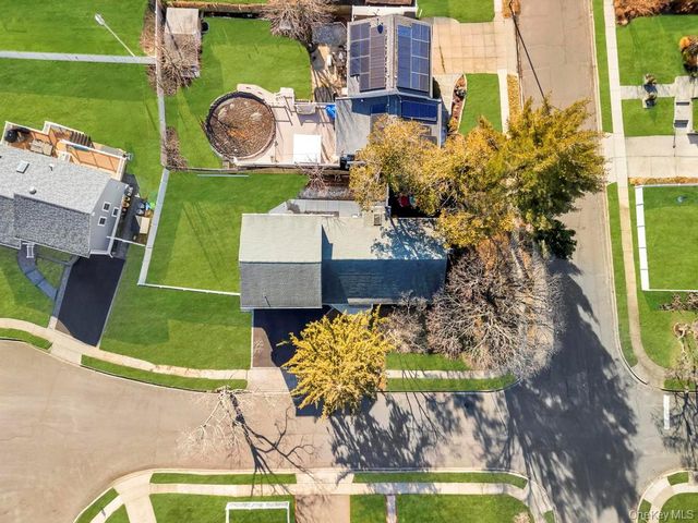 22 Bruce Lane, Farmingdale, NY 11735