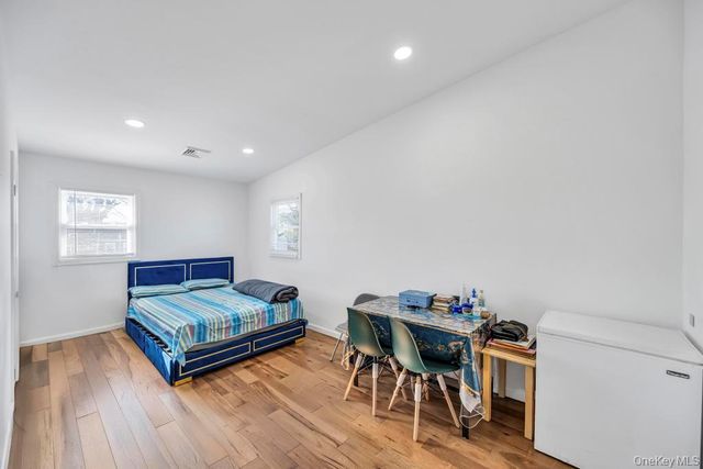 22 Bruce Lane, Farmingdale, NY 11735