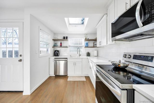 22 Bruce Lane, Farmingdale, NY 11735