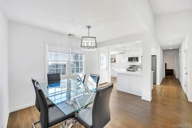 22 Bruce Lane, Farmingdale, NY 11735