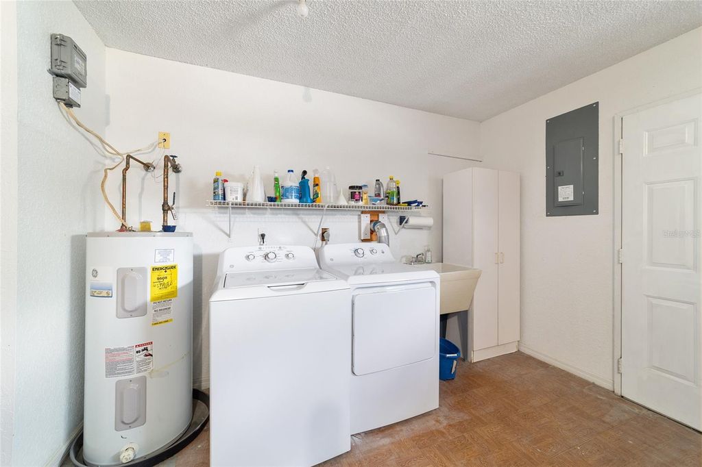 Image 42 of property listing at 10806 SW 81ST COURT ROAD, Ocala, FL 34481