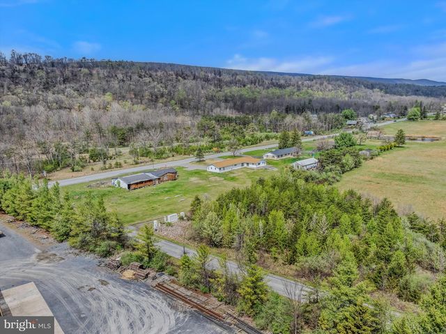 11223 VALLEY RD, Berkeley Springs, WV 25411