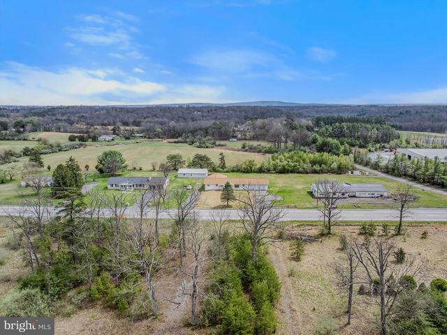 11223 VALLEY RD, Berkeley Springs, WV 25411