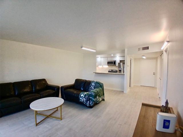 4164 N Inverrary Drive 311, Lauderhill, FL 33319