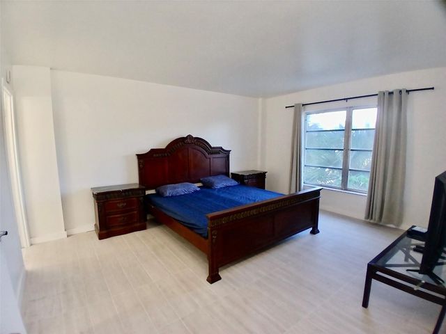 4164 N Inverrary Drive 311, Lauderhill, FL 33319