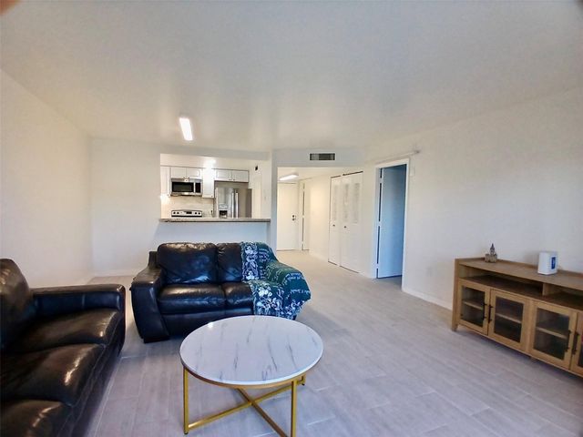 4164 N Inverrary Drive 311, Lauderhill, FL 33319