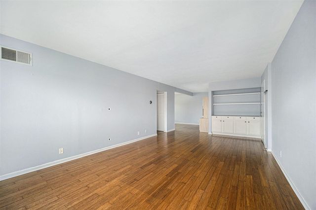 1325 S Maple Road Unit: 201, Ann Arbor, MI 48103