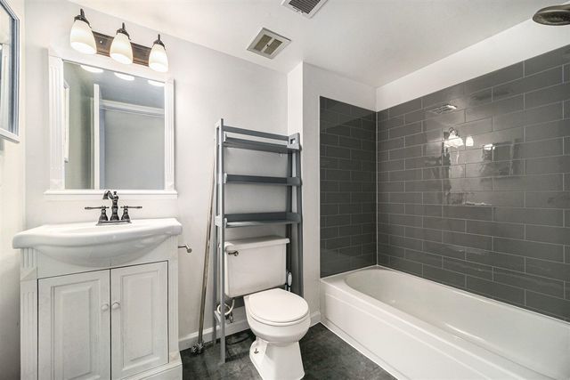 1325 S Maple Road Unit: 201, Ann Arbor, MI 48103