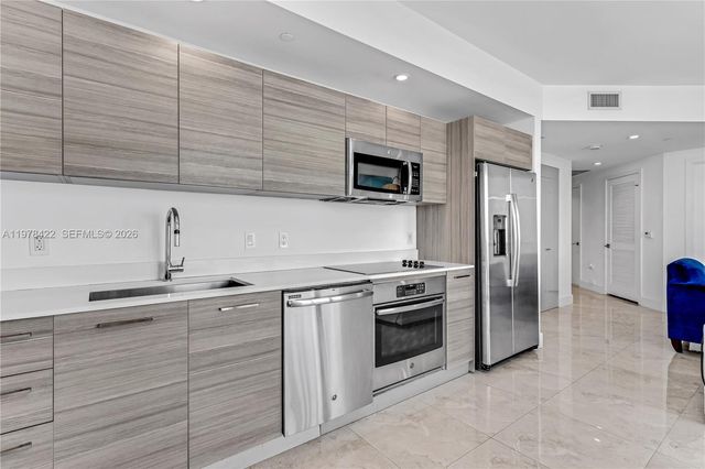 121 NE 34th St 3116, Miami, FL 33137