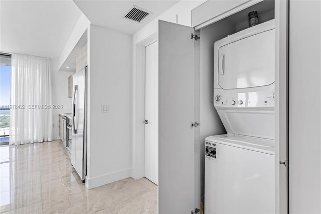 121 NE 34th St 3116, Miami, FL 33137