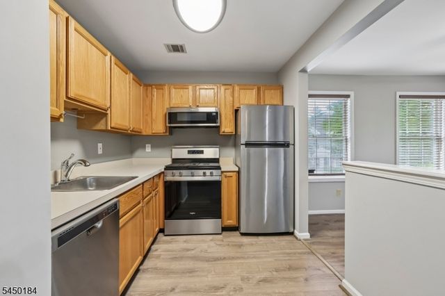 164 Cambridge Ct, Clifton City, NJ 07014