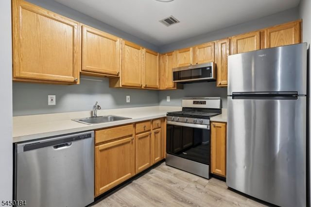 164 Cambridge Ct, Clifton City, NJ 07014