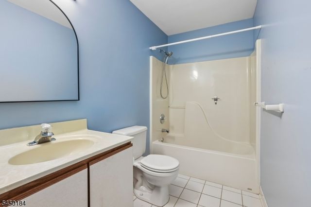 164 Cambridge Ct, Clifton City, NJ 07014