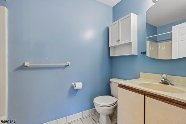 164 Cambridge Ct, Clifton City, NJ 07014