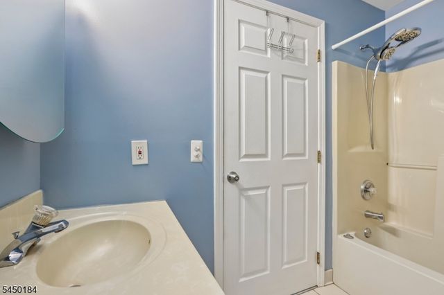 164 Cambridge Ct, Clifton City, NJ 07014