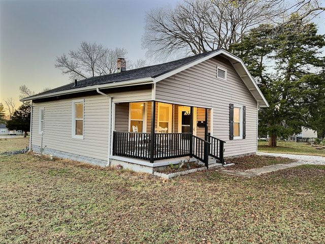 1239 N Main Street, Nevada, MO 64772