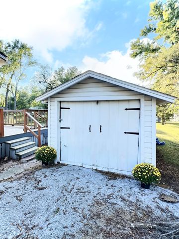 1239 N Main Street, Nevada, MO 64772