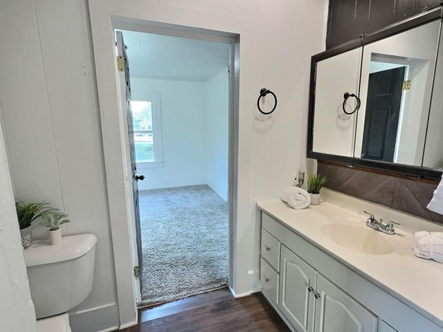 1239 N Main Street, Nevada, MO 64772