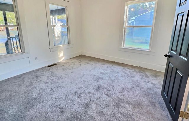 1239 N Main Street, Nevada, MO 64772