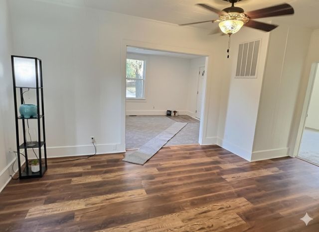 1239 N Main Street, Nevada, MO 64772