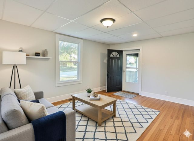 1239 N Main Street, Nevada, MO 64772