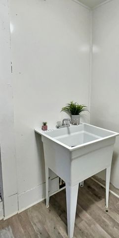 1239 N Main Street, Nevada, MO 64772