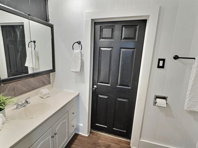 1239 N Main Street, Nevada, MO 64772