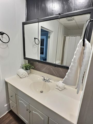 1239 N Main Street, Nevada, MO 64772