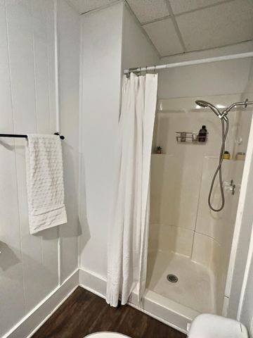 1239 N Main Street, Nevada, MO 64772