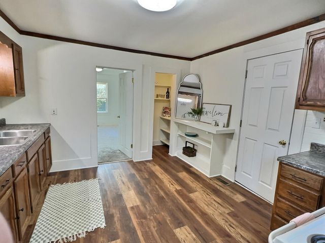 1239 N Main Street, Nevada, MO 64772