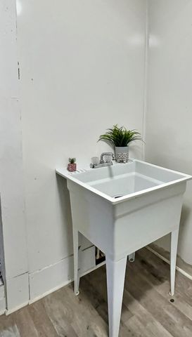 1239 N Main Street, Nevada, MO 64772