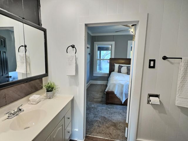 1239 N Main Street, Nevada, MO 64772