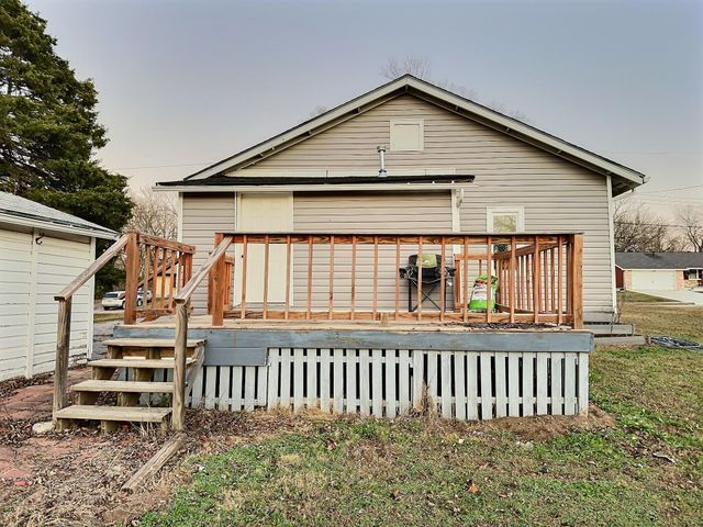 1239 N Main Street, Nevada, MO 64772