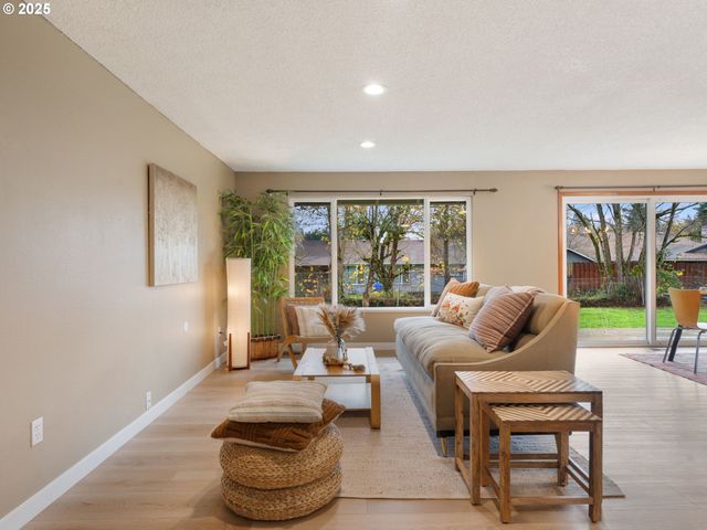 824 Se 207TH Ave, Gresham, OR 97030