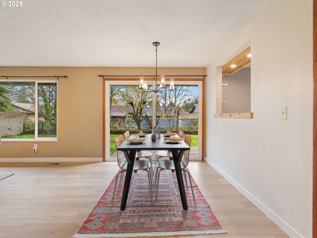 824 Se 207TH Ave, Gresham, OR 97030