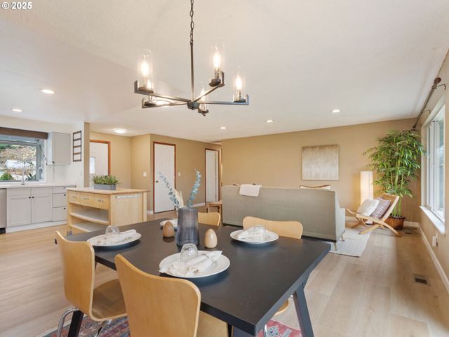 824 Se 207TH Ave, Gresham, OR 97030