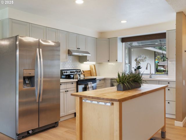 824 Se 207TH Ave, Gresham, OR 97030