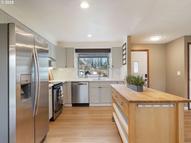 824 Se 207TH Ave, Gresham, OR 97030