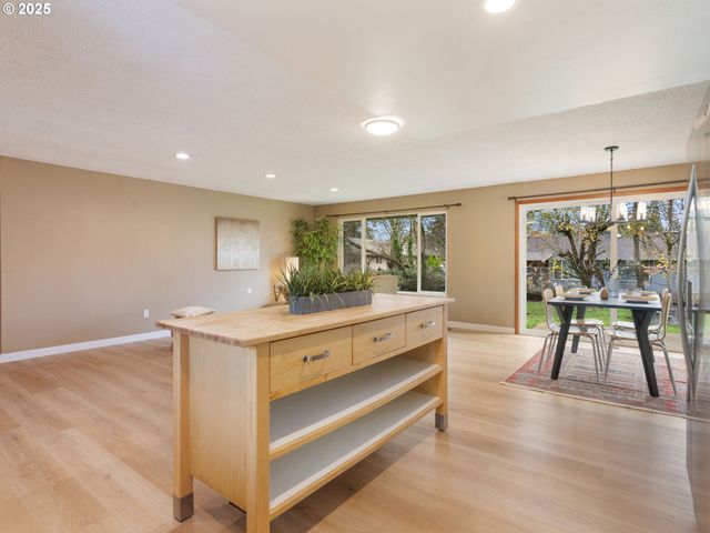 824 Se 207TH Ave, Gresham, OR 97030