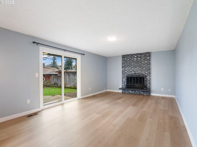 824 Se 207TH Ave, Gresham, OR 97030