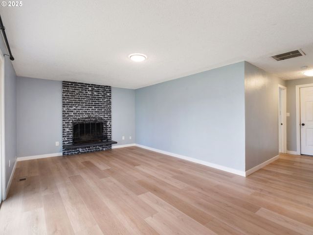 824 Se 207TH Ave, Gresham, OR 97030