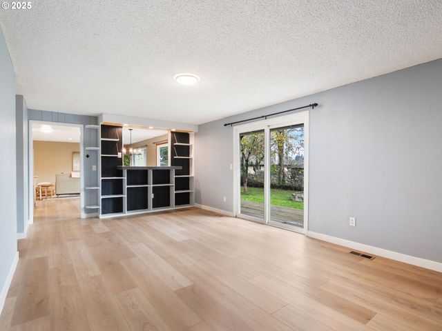 824 Se 207TH Ave, Gresham, OR 97030